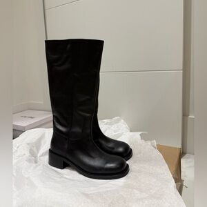Elegant Black Leather Boots